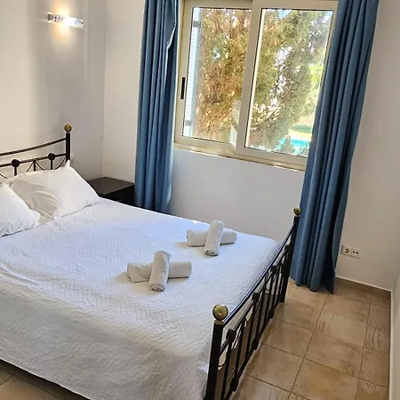 Nyaraló Cassiopeia 3-bedroom House On The With Pool Hriszí Aktí Haniá