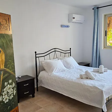 Nyaraló Cassiopeia 3-bedroom House On The With Pool Hriszí Aktí Haniá
