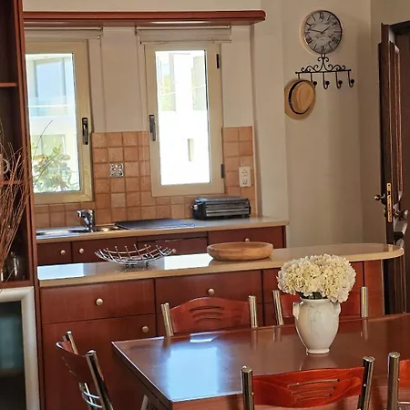 Cassiopeia 3-bedroom House On The With Pool ハニア
